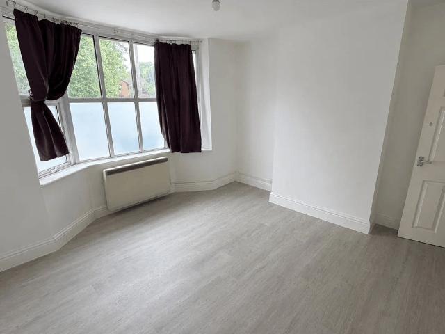 Flat for rent in Worplesdon, Westborough