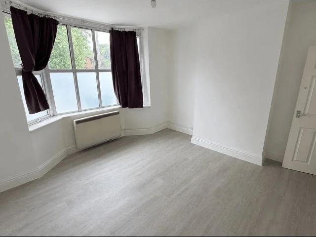 Flat for rent in Worplesdon, Westborough