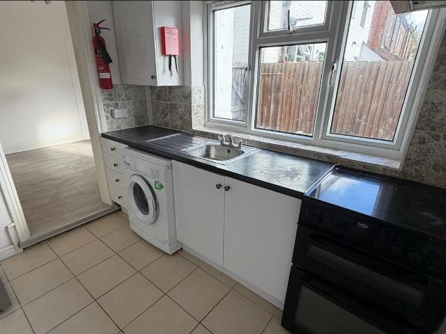 Flat for rent in Worplesdon, Guildford