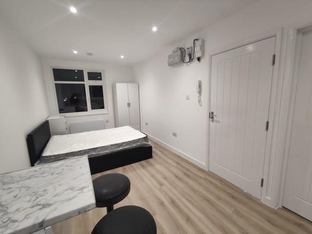 Flat for rent in London Borough of Lewisham, Bell Green