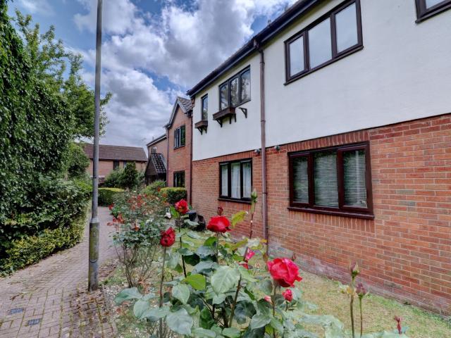 Flat for rent in Castlefield, Cressex