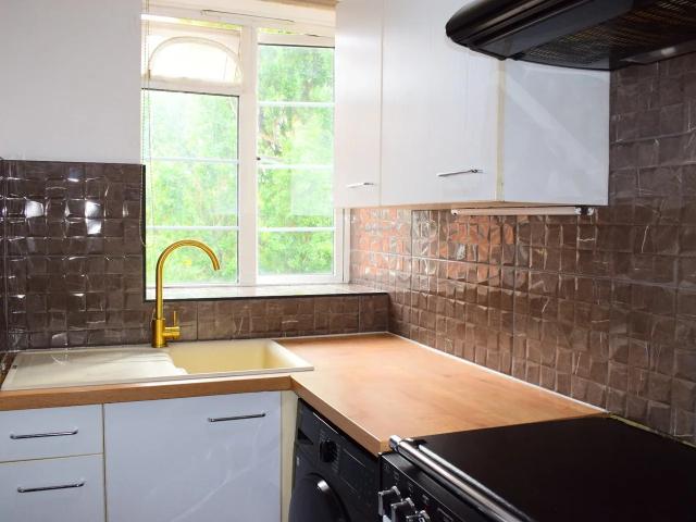 Flat for rent in Cottenham Park, Greater London