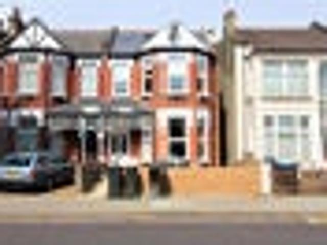 Flat for rent in New Southgate, Greater London