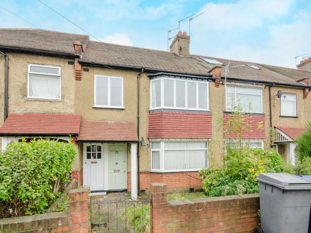 Flat for rent in Brunswick Park, Greater London
