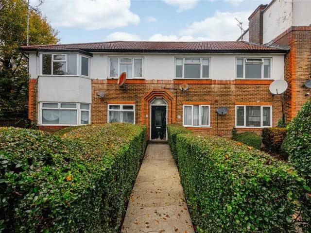 Flat for rent in Brunswick Park, Greater London
