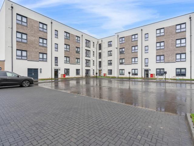 Flat for rent in Scotstoun, Scotland