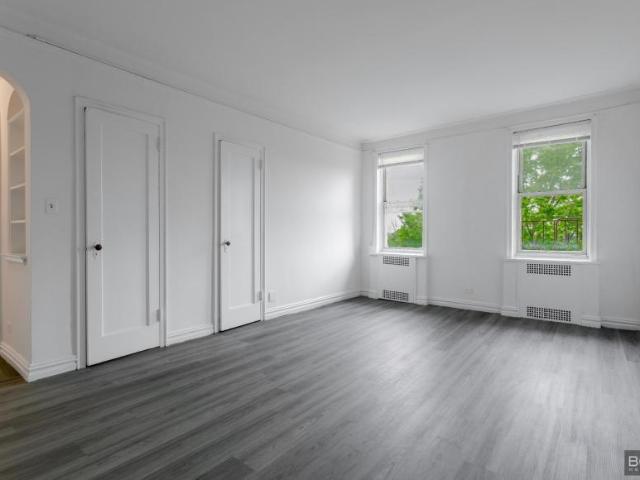 Apartment for sale in The Bronx, Arverne