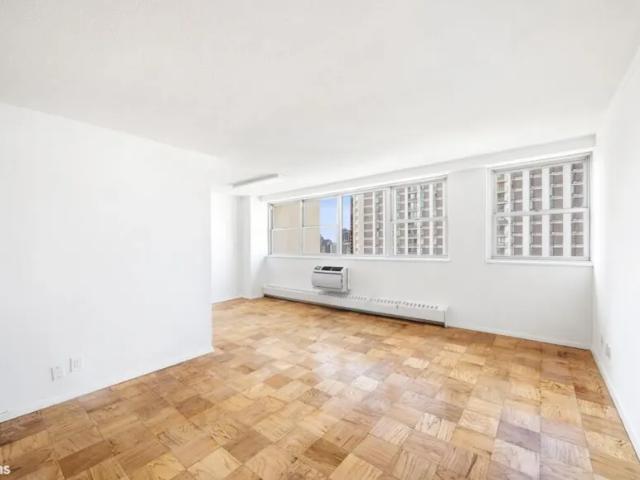 Apartment for sale in Arverne, New York