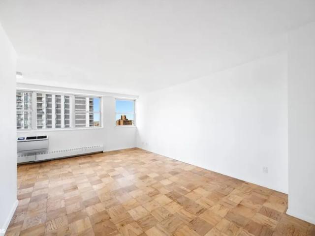 Apartment for sale in Arverne, New York