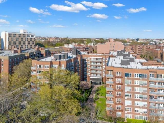 Apartment for sale in Arverne, New York