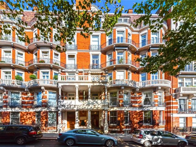 Apartment for rent in Kensington, Greater London