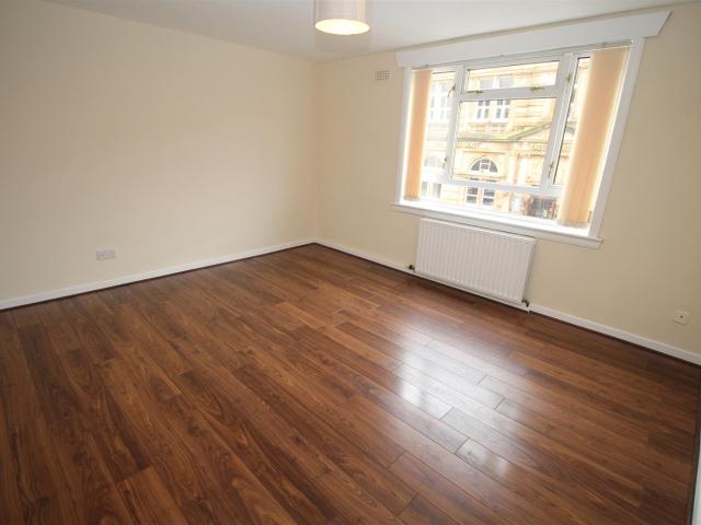 Apartment for rent in Central, Greenock