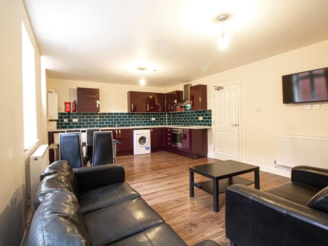 Apartment for rent in Hyde Park, West Yorkshire