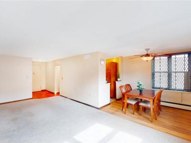 Apartment for sale in Queens, Arverne