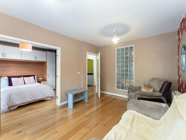 Apartment to rent in Bluebell, North Tipperary