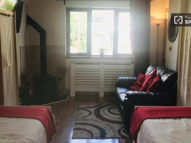 Apartment to rent in Bluebell, North Tipperary