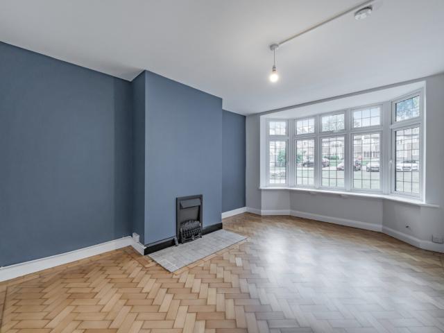 Apartment for rent in Blackhills, Surrey