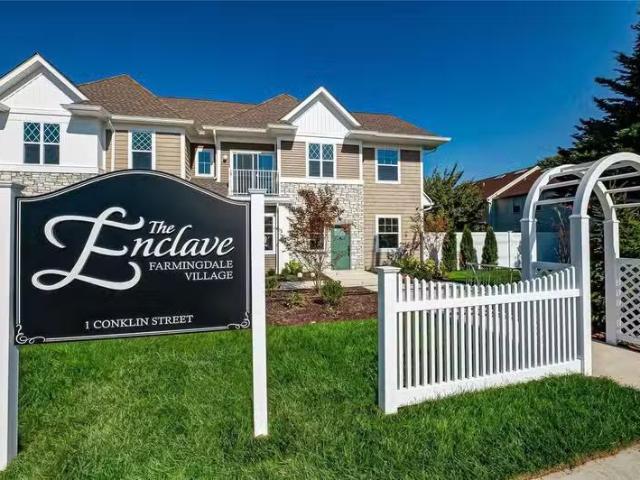 Condo for rent in Hicksville