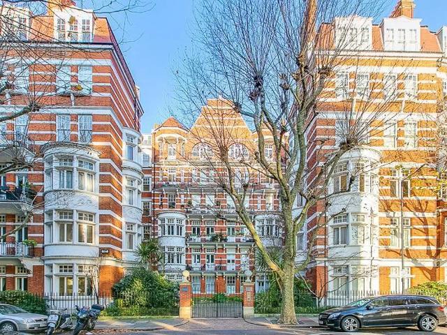 Apartment for rent in West Kensington, Greater London