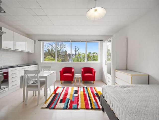 Apartment for sale in Belsize Park, Greater London