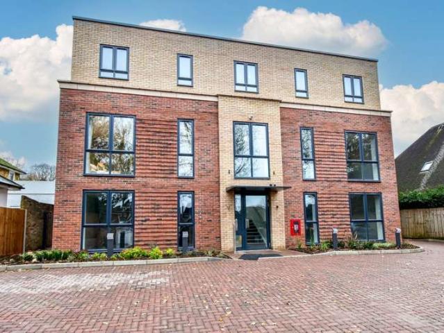 Apartment for sale in Watford Heath, North Watford