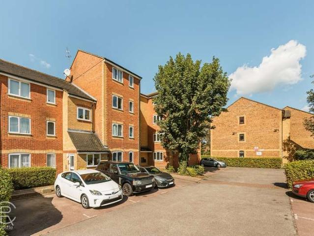 Apartment for sale in London Borough of Hounslow, Greater London