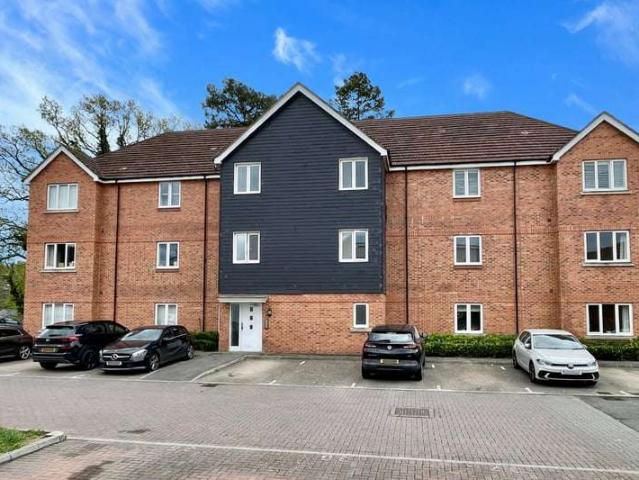 Apartment for sale in Farnborough, Hampshire