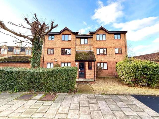 Apartment for sale in London Borough of Lewisham, New Cross