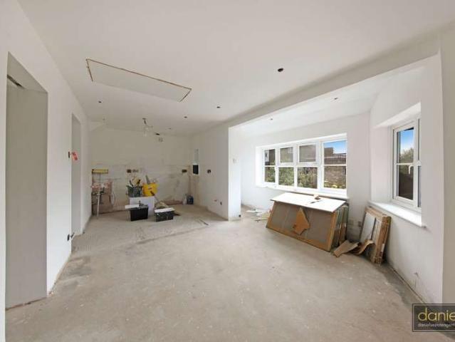 Apartment for sale in Harlesden, Greater London