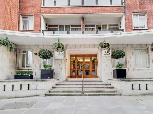 Apartment for sale in Victoria, Greater London
