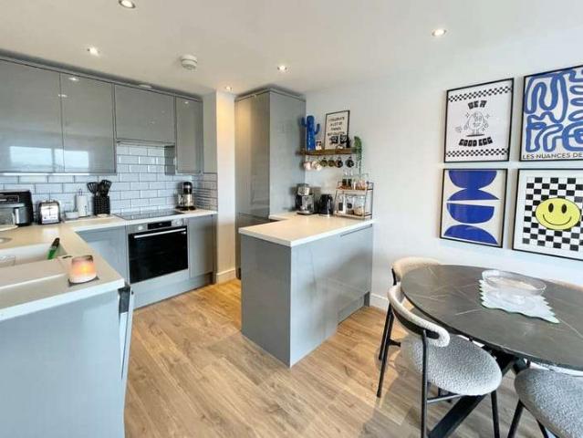 Apartment for sale in Farnborough, Rushmoor