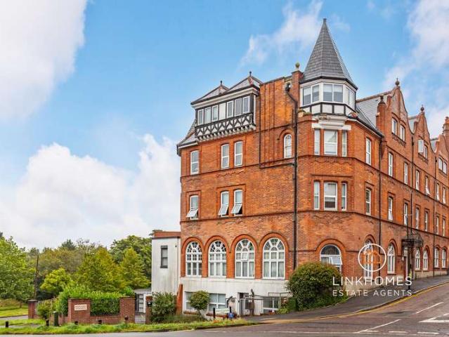 Apartment for sale in Upper Parkstone, Poole