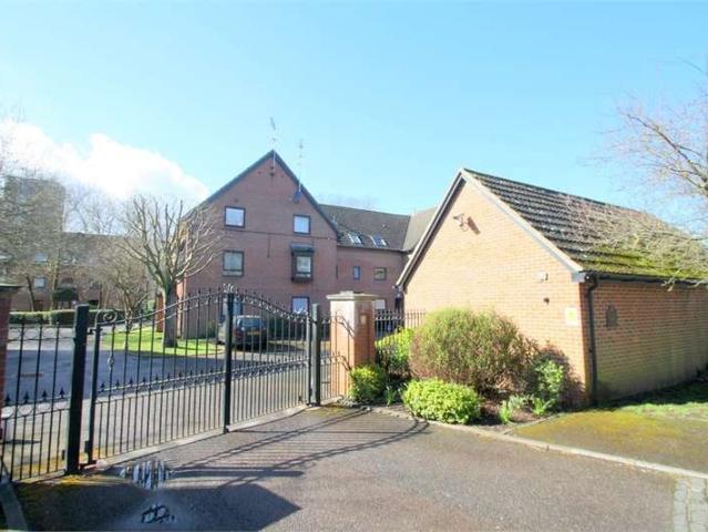 Apartment for sale in Birch Green, Lower Halliford