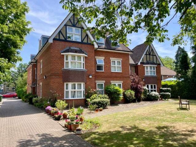 Apartment for sale in Farnborough, Hampshire
