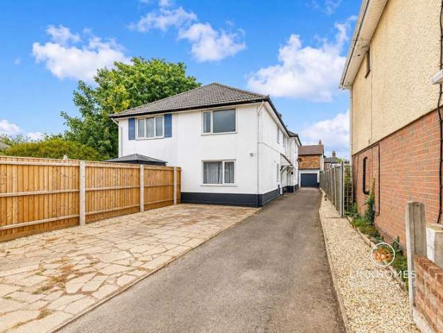Apartment for sale in Upper Parkstone, Poole