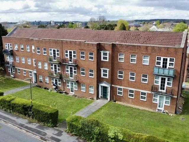Apartment for sale in Camberley, Surrey Heath