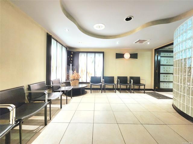 Apartment for sale in Queens, Arverne