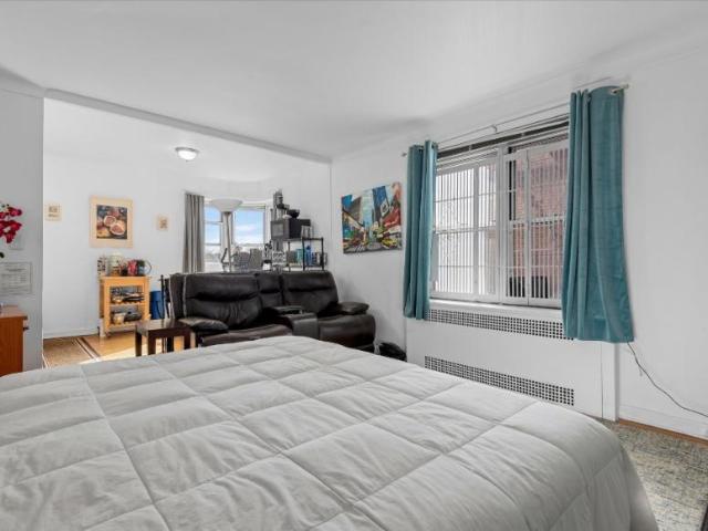 Apartment for sale in Queens, Arverne