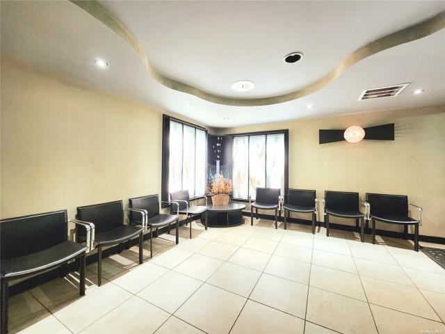 Apartment for sale in Queens, Arverne