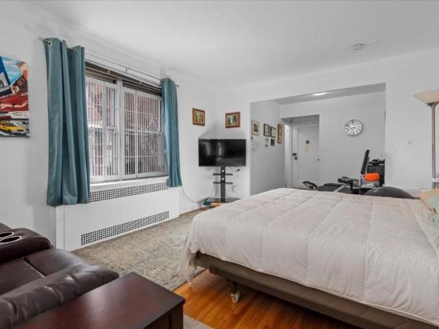 Apartment for sale in Queens, Arverne
