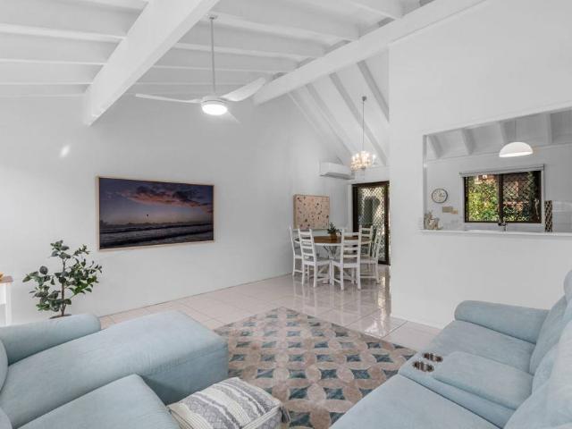 Apartment for rent in Mermaid Waters, Gold Coast City