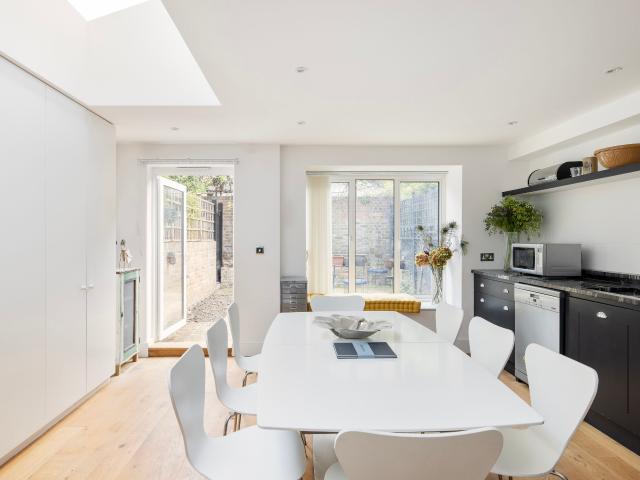 Apartment for rent in North Kensington, Greater London