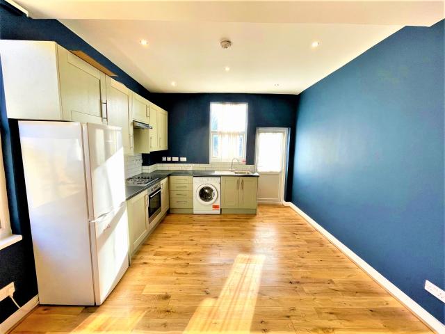 Apartment for rent in Furzedown, Greater London
