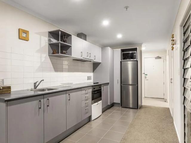 Apartment for rent in Newton, Auckland