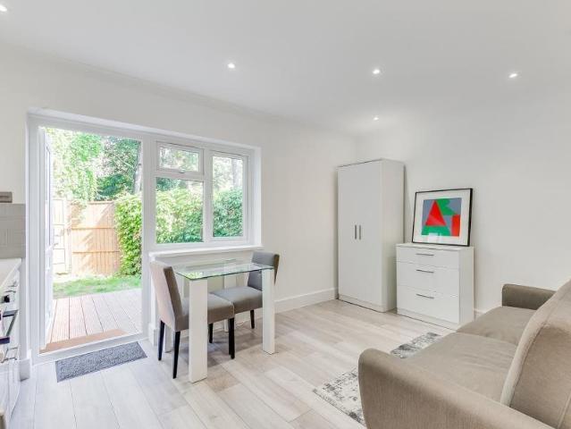 Apartment for rent in Victoria, Greater London