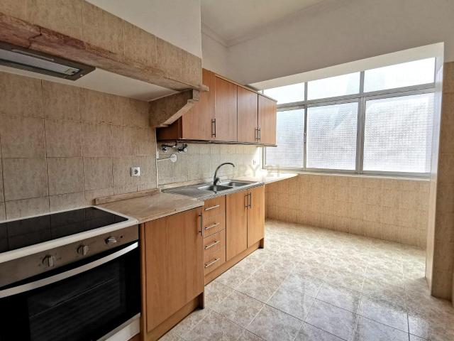Apartamento alugar em Amadora, São Brás