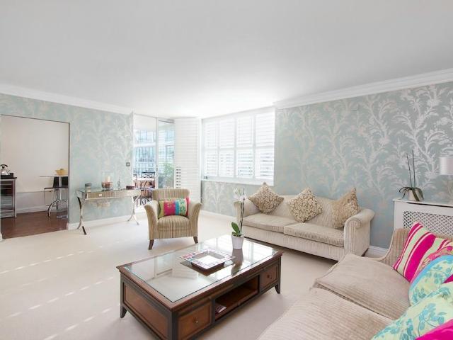 Apartment for rent in Victoria, Greater London