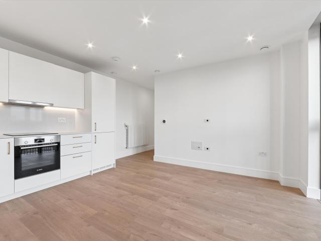 Apartment for rent in Mill Meads, Greater London