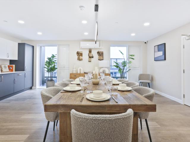 Apartment for rent in Ashley Park, Surrey