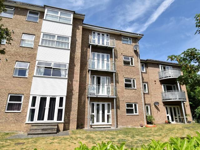 Apartment for rent in Surbiton, Greater London